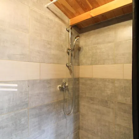 Pensión Le De La 3*